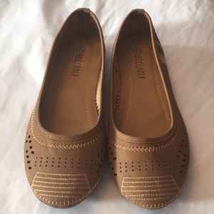 BRAND NEW Belladia Cut Out Tan Flats 7.5